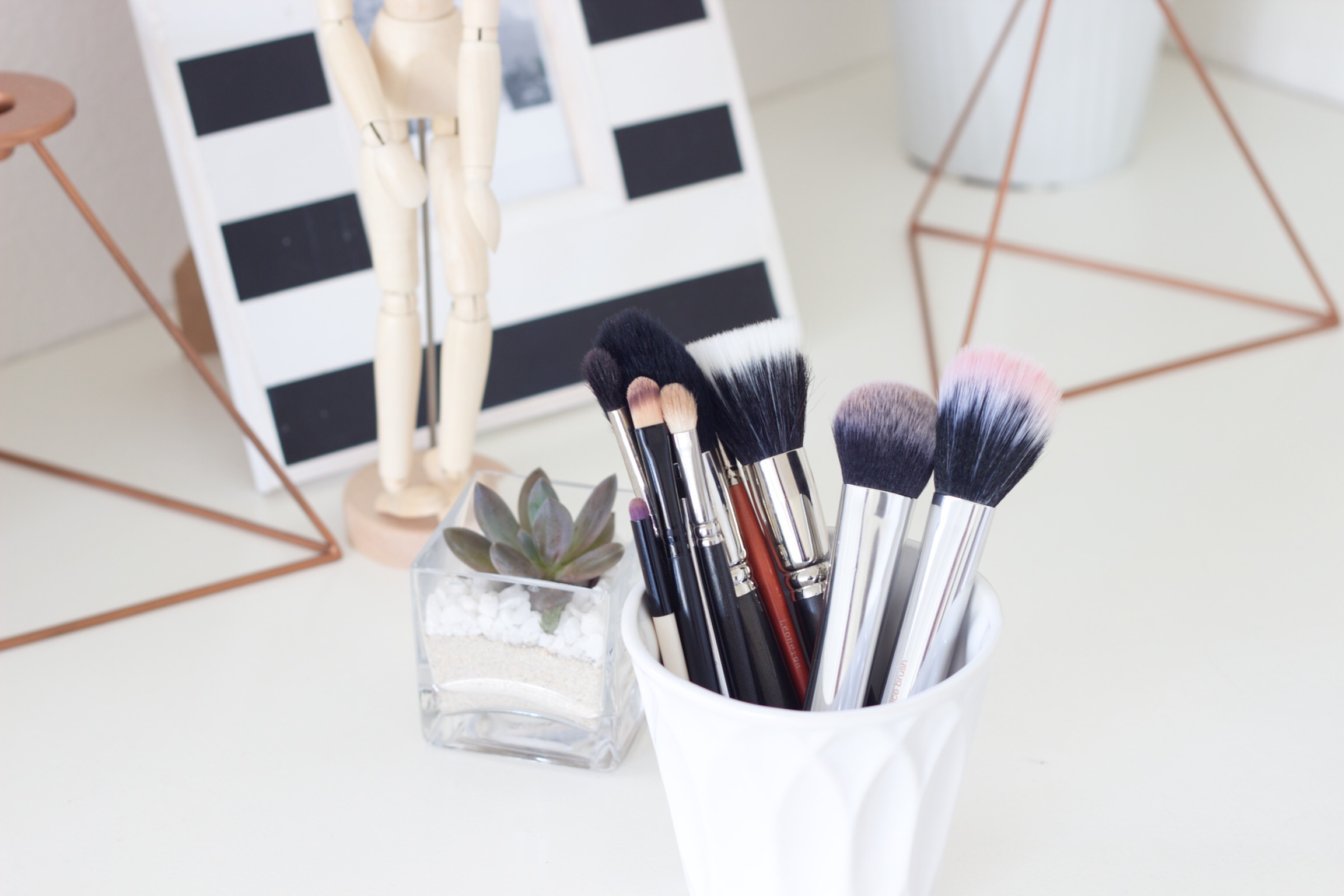 Basic Makeup Brushes – MAC & Real Techniques